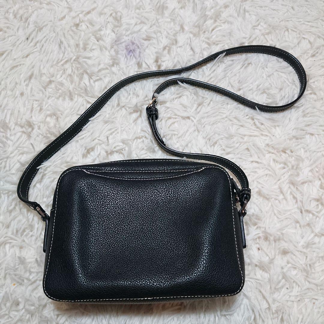 美品　アニエスべー　ショルダーバッグ ターンロック　レザー　黒　ステッチ