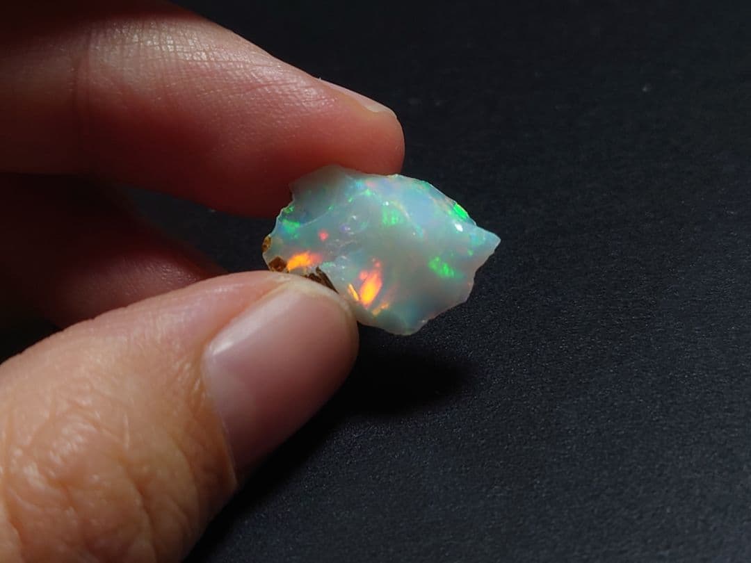 プレシャスオパール 原石 多色　ジュエリー　グレード　エチオピア　鉱物