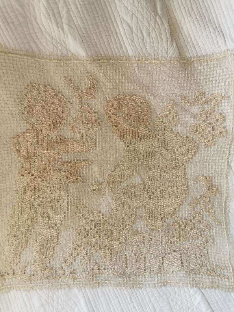 アンティークフランス 手編みリネンフィレレースパネル 天使の葡萄酒ワイン作り