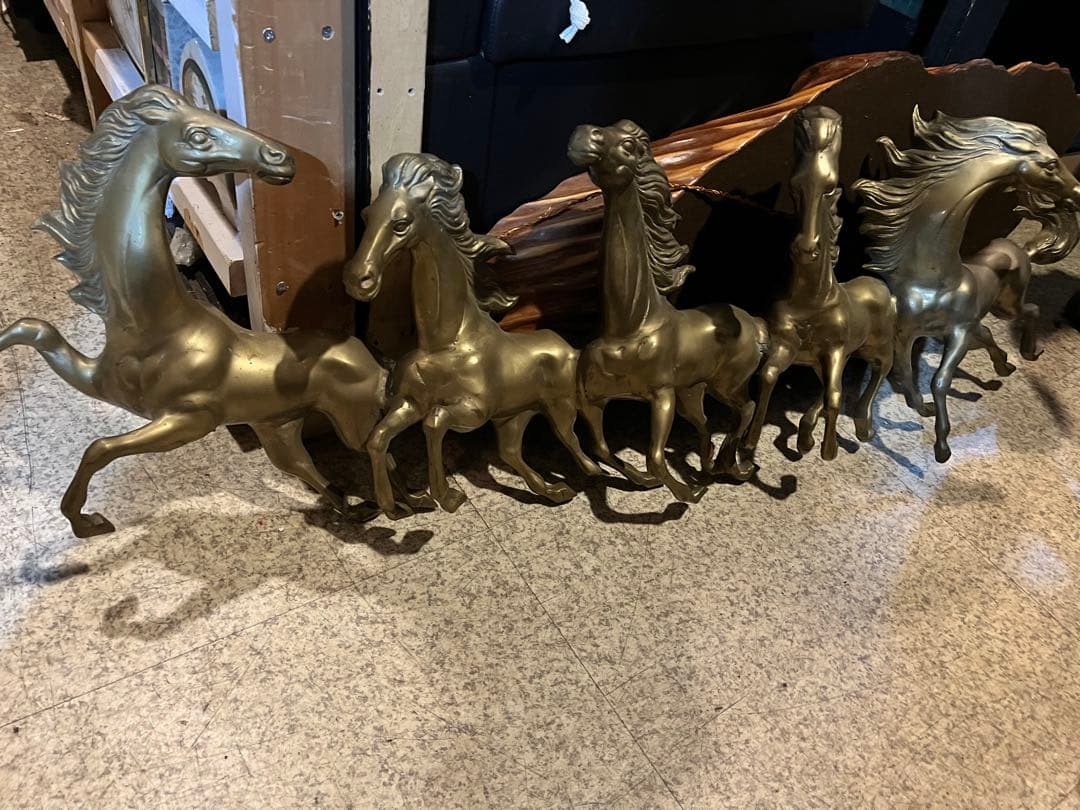 真鍮の馬の壁掛け、真鍮の馬、馬の壁掛け、120センチ、高さ約40．重さ9キロ