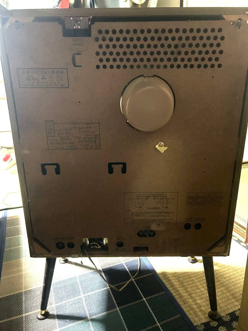 レトロブラウン管テレビ 木製脚付き