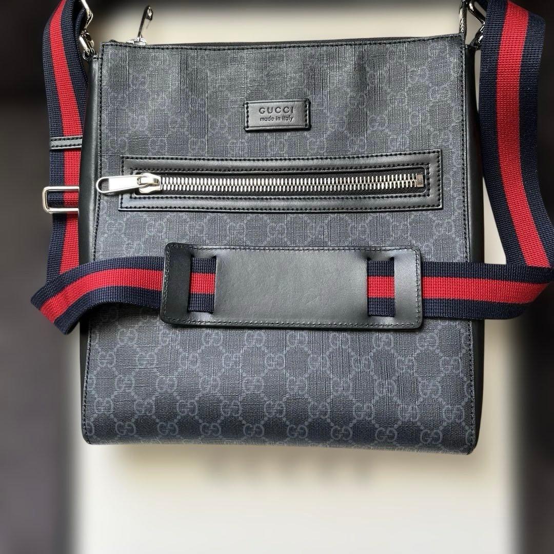 Gucci GGパターンブラック メッセンジャーバッグ