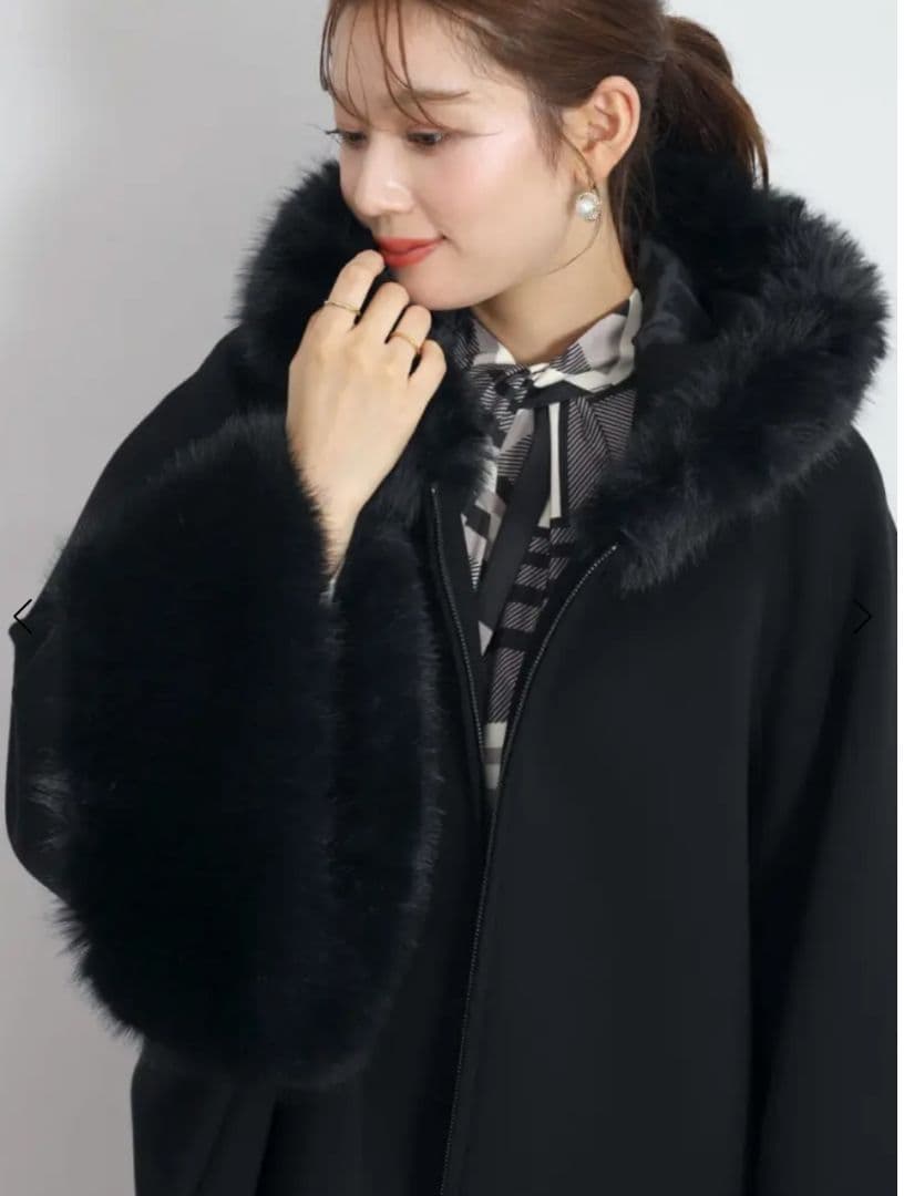 【新品未使用】ブラックファーポンチョ