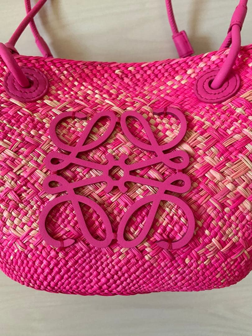 新品⭐︎美品⭐︎即発可⭐︎ロエベLOEWE ストローバッグ ピンク⭐︎かごバッグ