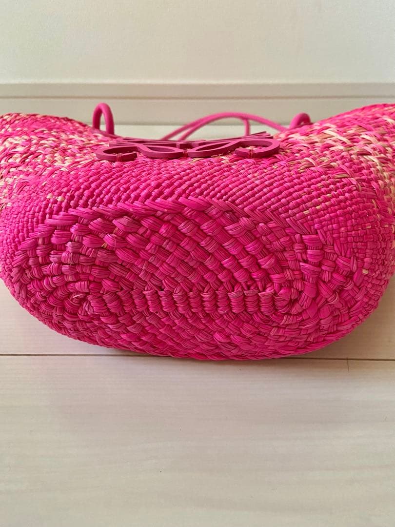 新品⭐︎美品⭐︎即発可⭐︎ロエベLOEWE ストローバッグ ピンク⭐︎かごバッグ