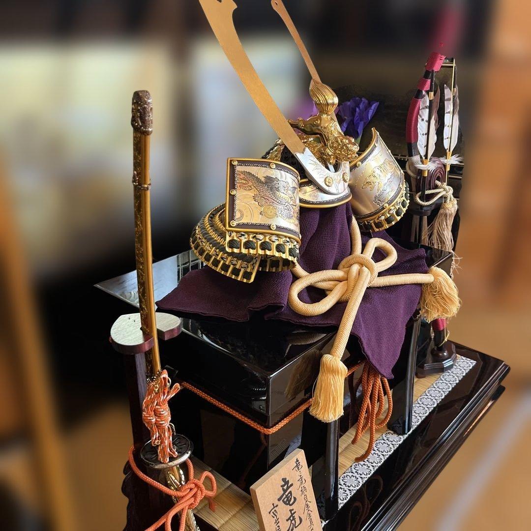 五月人形20号　兜　黒塗屏風　畳台　お弓太刀　【極美品】