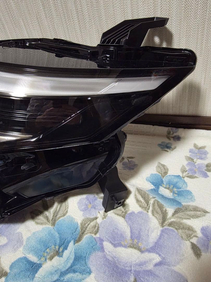 美品！　日産　セレナ　C28 左ヘッドライト