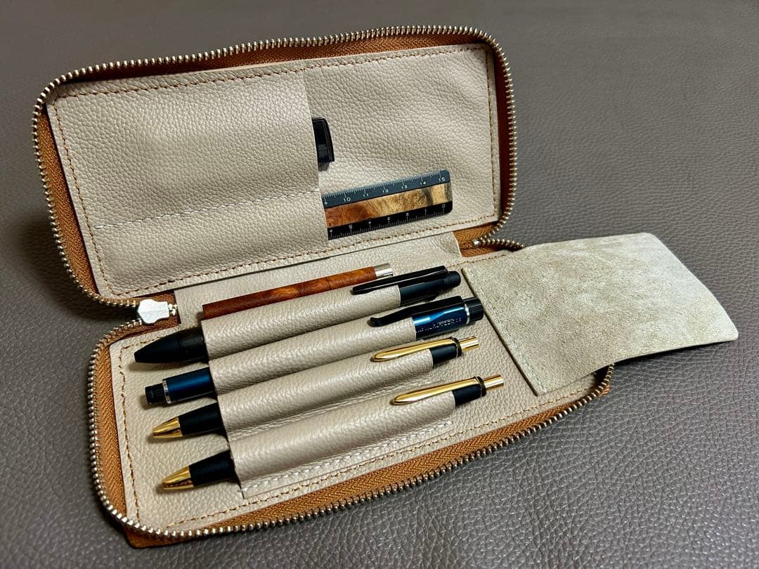 4本挿　ラウンドジップペンケース　レザーペンケース　ヌメ革　バハギア　似　手縫い