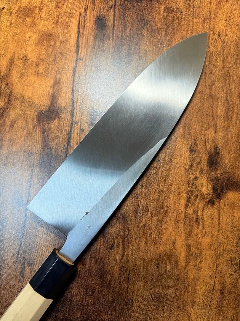 【堺打刃物】　鮭切 サケ切 出刃　白ニ鋼　包丁　9寸　水牛八角柄