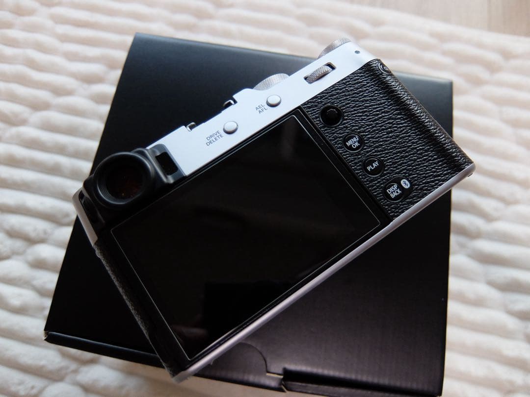 保証書有、美品、アクセサリー多数有　富士フイルム　X100Ⅵ シルバー