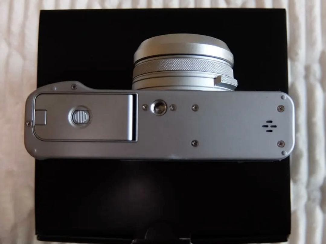 保証書有、美品、アクセサリー多数有　富士フイルム　X100Ⅵ シルバー