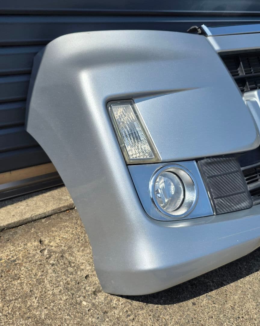 LA100S　後期 ムーヴカスタム 純正 フロントバンパー S28 シルバー