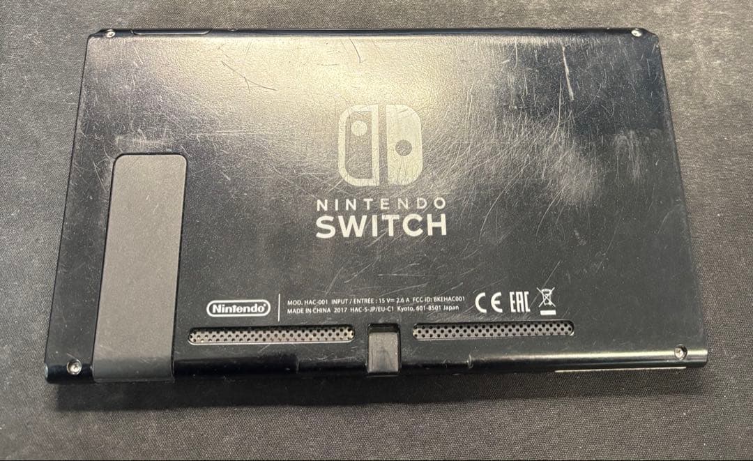 Nintendo Switch 本体とプロコントローラー