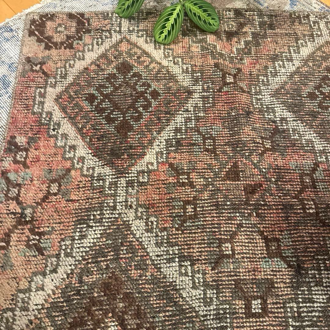 97×105エスニック　ブラウン×サーモン　レアな正方形　トルコヴィンテージラグ