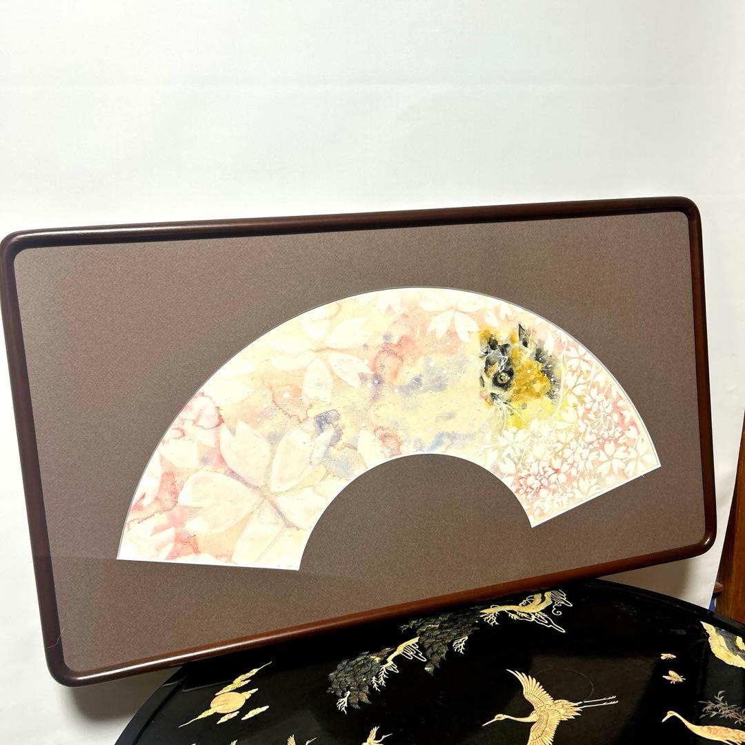 日本画「さくら　三毛　扇あつらえ」　幸福の三毛猫