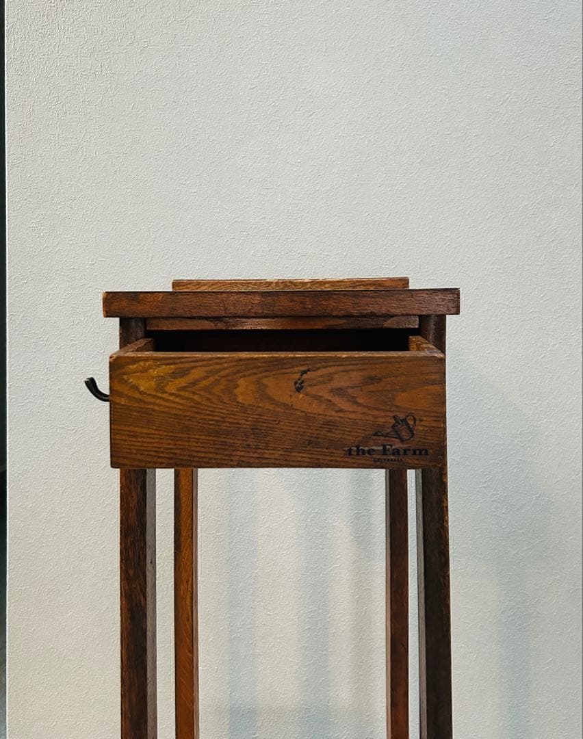 【ヴィンテージ感漂う】木製サイドテーブル｜引き出し付き｜USA風インテリア