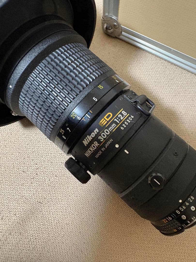 ニコン　NIKKOR ED 300mm f/2.8 レンズ 専用ケース付き
