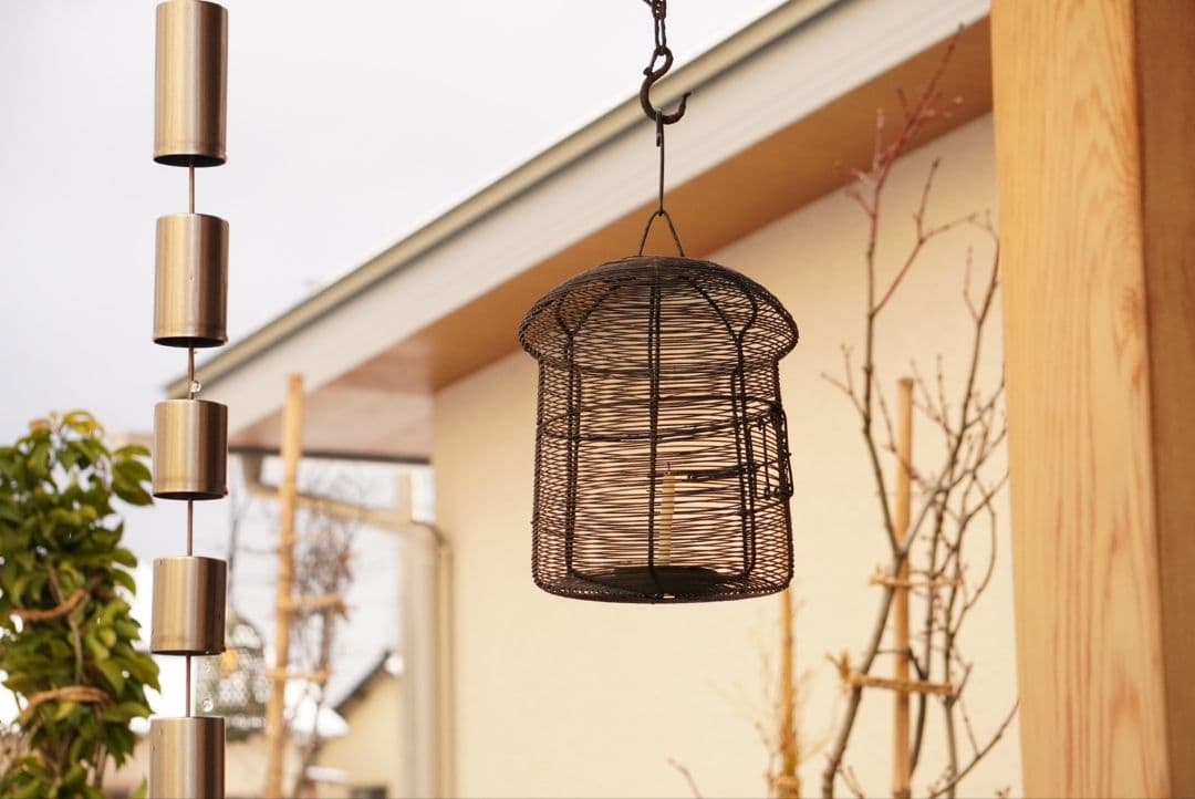 吊り灯籠　針金製　アンティーク　雑貨　骨董　吊灯籠　灯り　照明　庭　インテリア