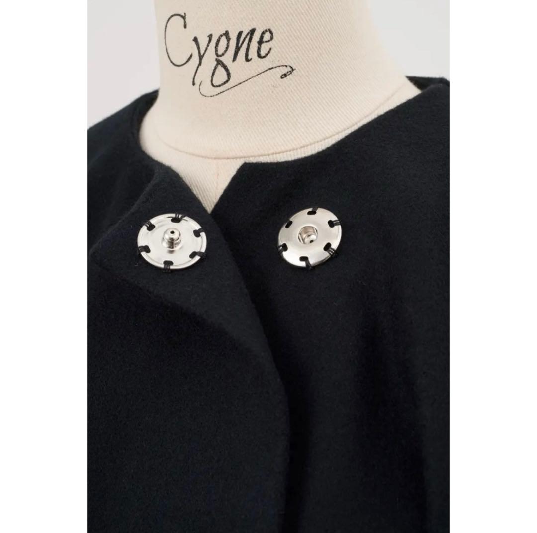 cygne シーニュ フレアショートケープ Romain(ロマン)