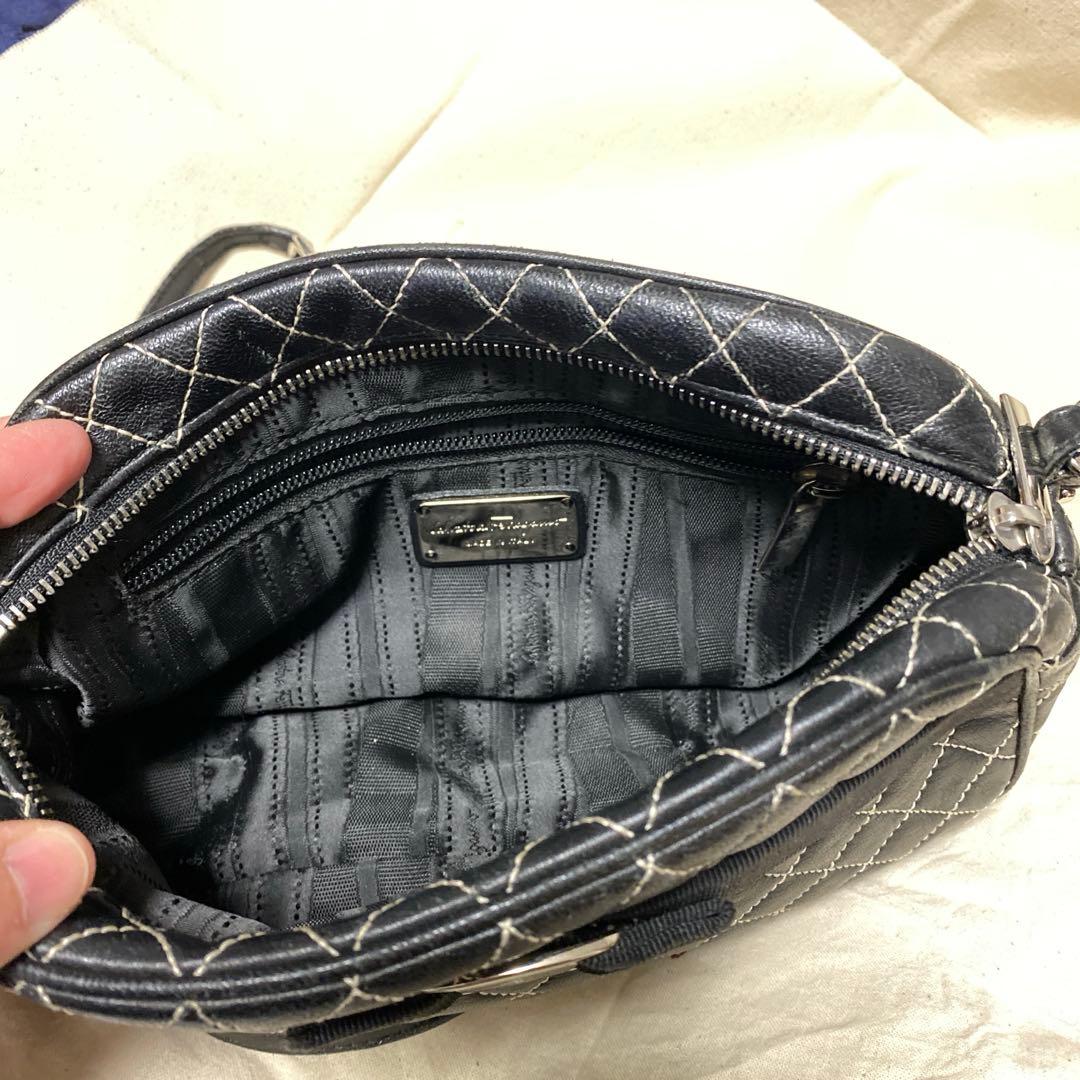 サルヴァトーレフェラガモキルティング ヴァラリボン ショルダーバッグ