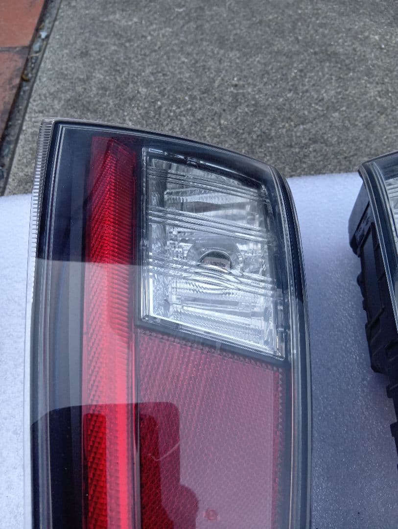 プリウス50 前期純正テールランプ