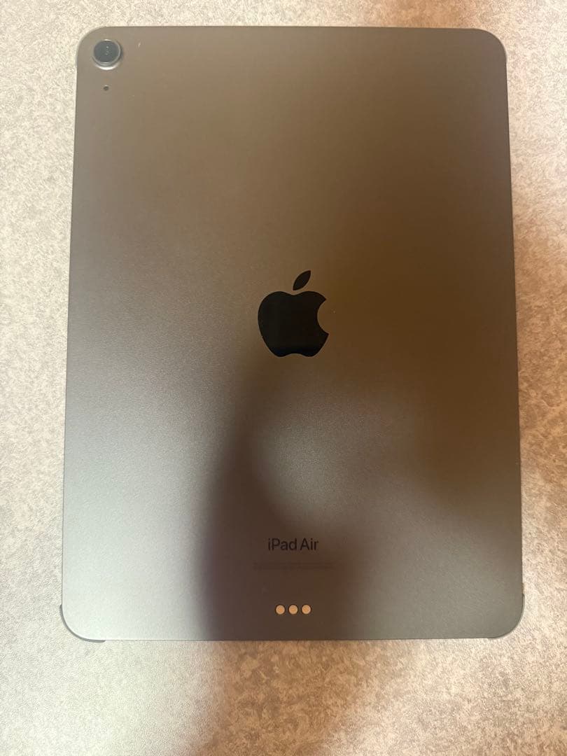 Apple iPad Air(第5世代)256GB Wi-Fi【カバー付き】