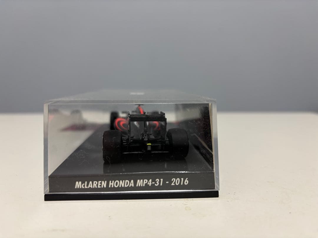 ミニチャンプス McLaren Honda MP4-31ミニカー