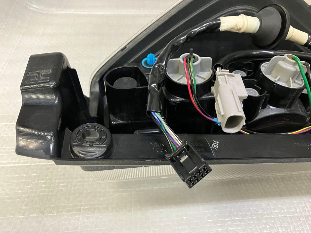 ♦︎ダイハツ★タントカスタムLA600S左純正テール★インナーブラックタイプ★