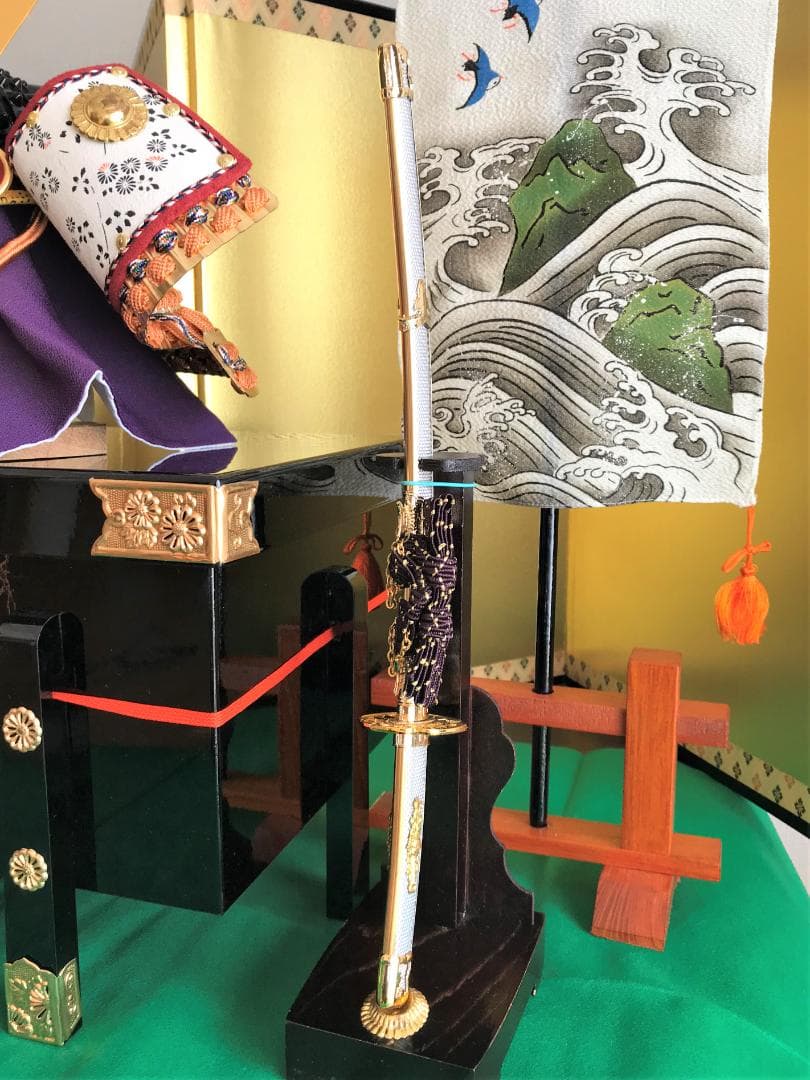 祝ＭＶＰ！未使用アンティーク　兜飾り　龍玉作　大鍬形星兜　櫃収納　極希少　極美品