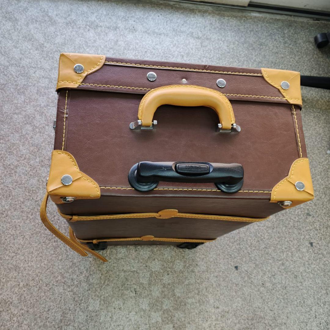 ブラウンとイエローのキャリーカート