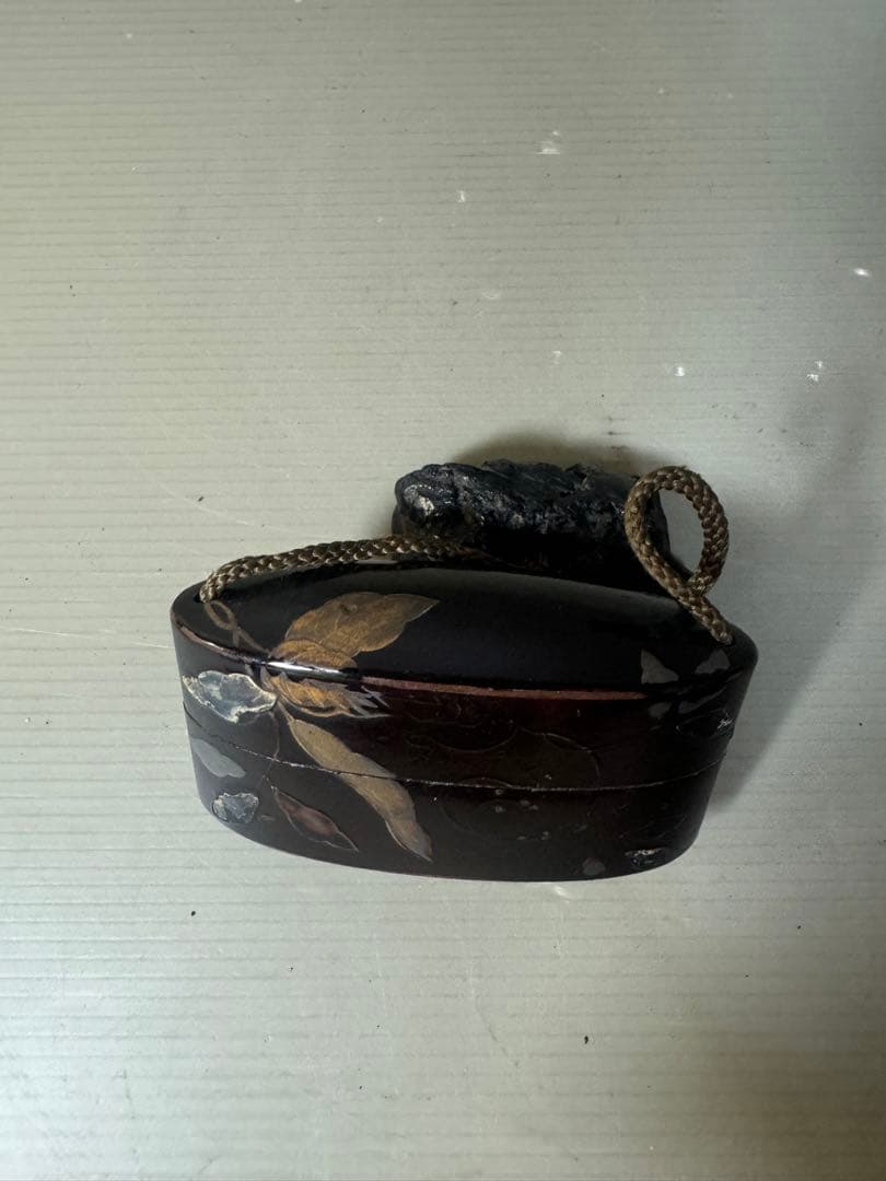 2426 時代物　印籠　根付