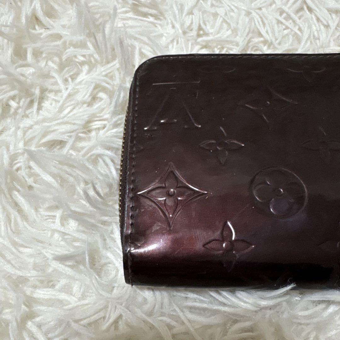 ルイヴィトン ヴェルニ アマラント ジッピーウォレット