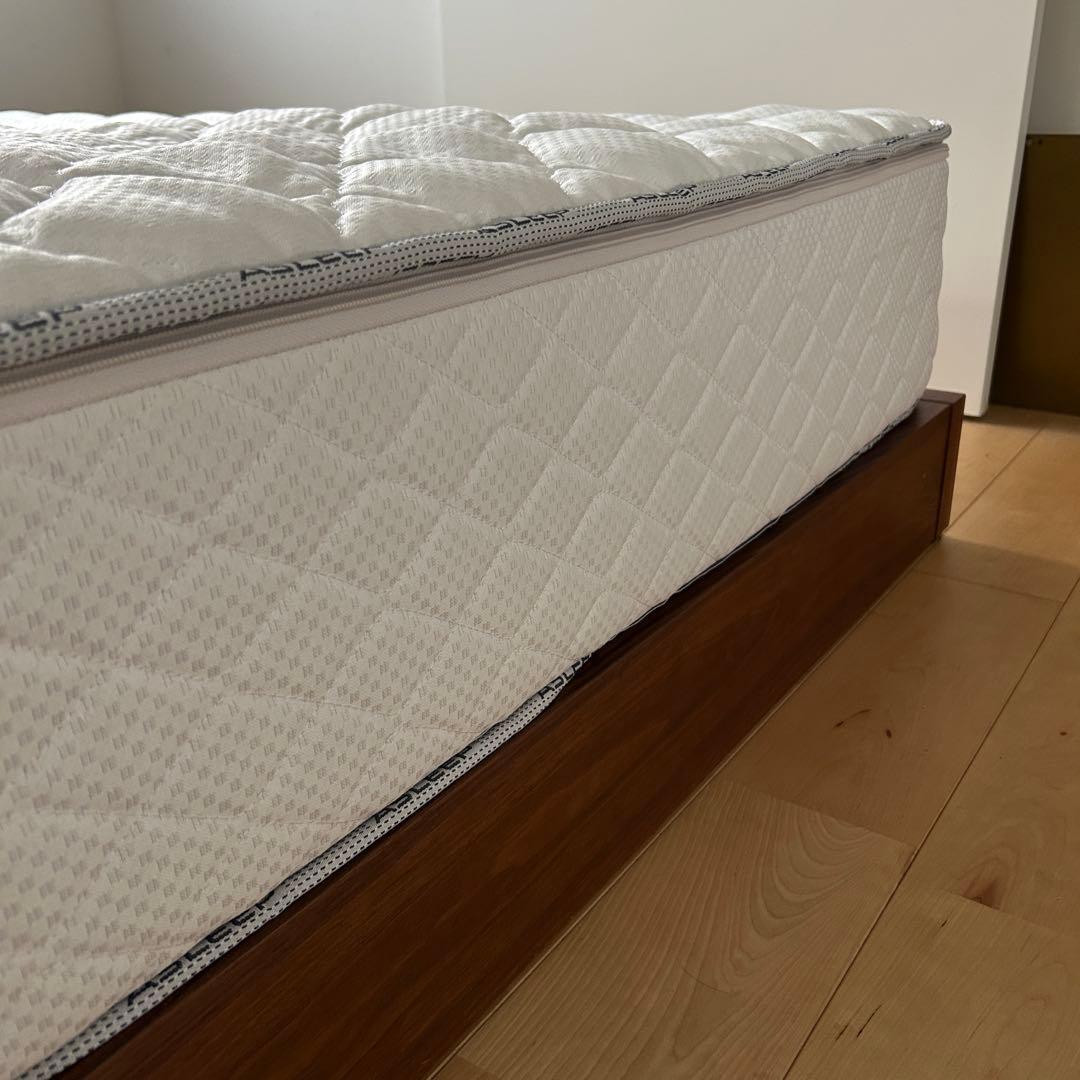 【ACTUS】FBベッドフレーム＋アイシン精機製マットレス（クイーンサイズ）美品