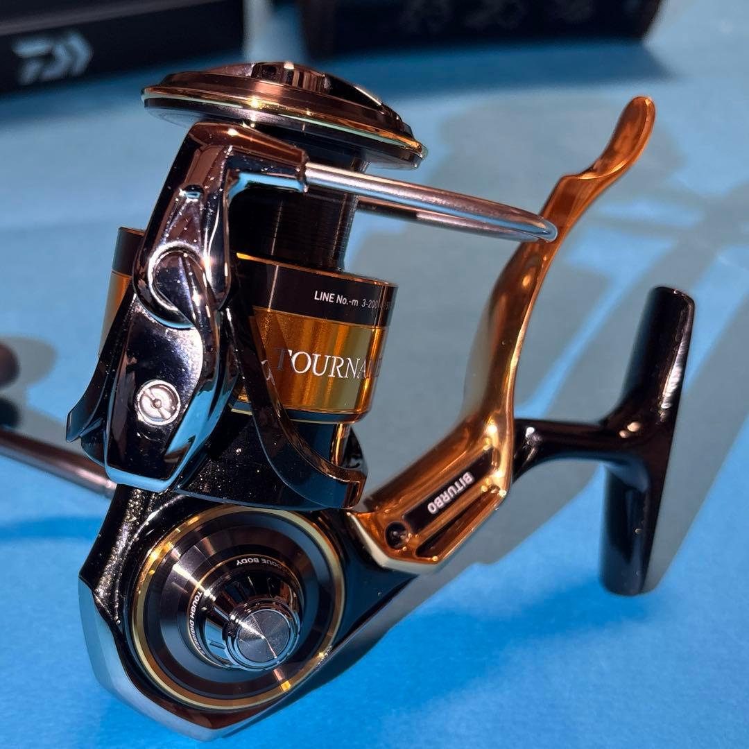 matt22トーナメントISO 3000LBD 釣武者リールポーチ付き