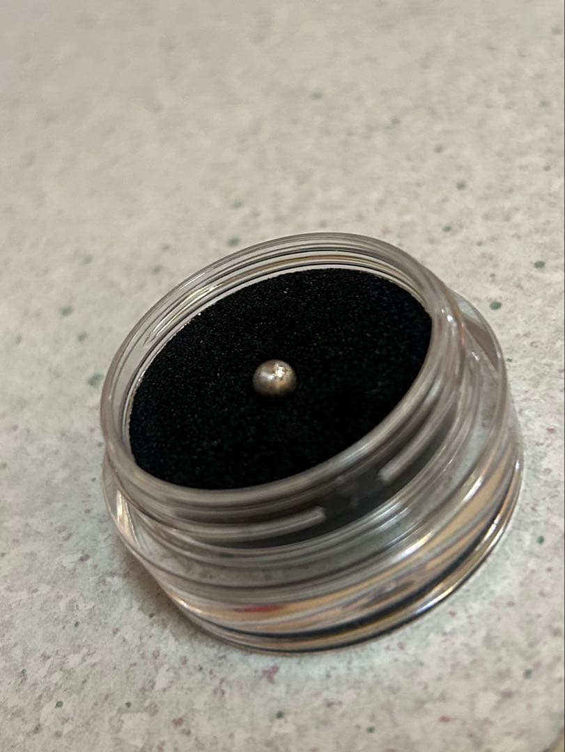 ピコレット プラチナ ダイヤモンド ボール型ピアス