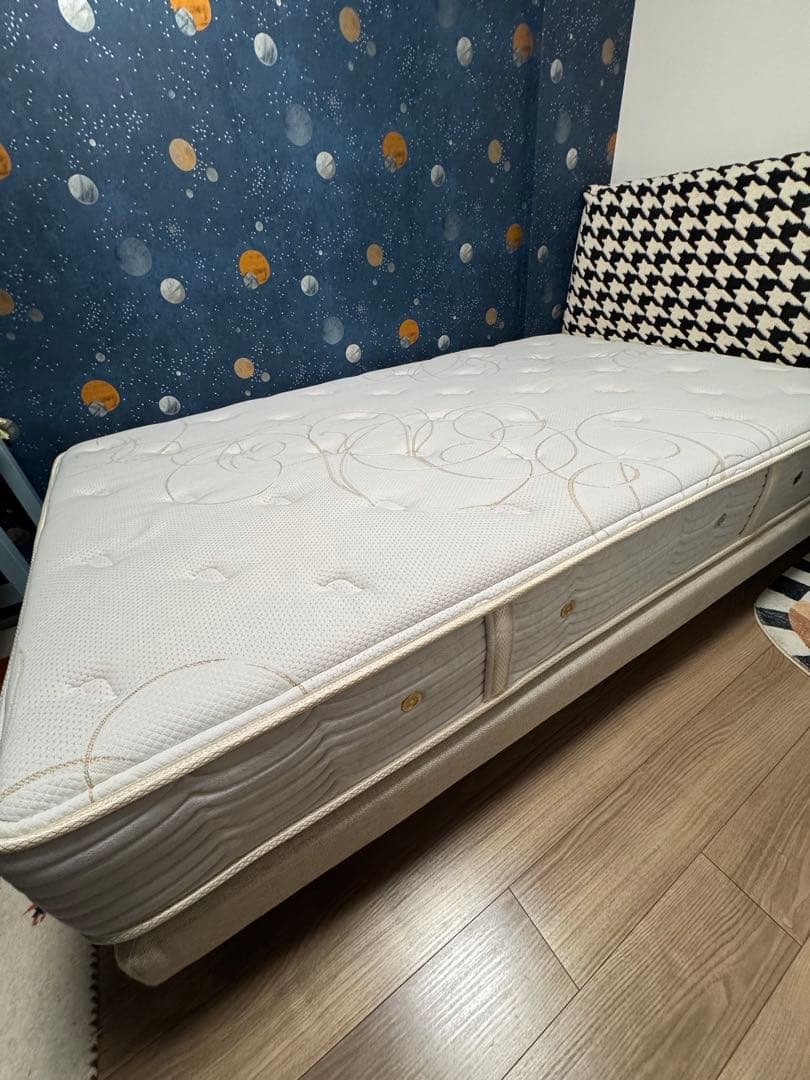 【美品】Simmonsシモンズ6.5インチゴールデンバリュー　セミダブル