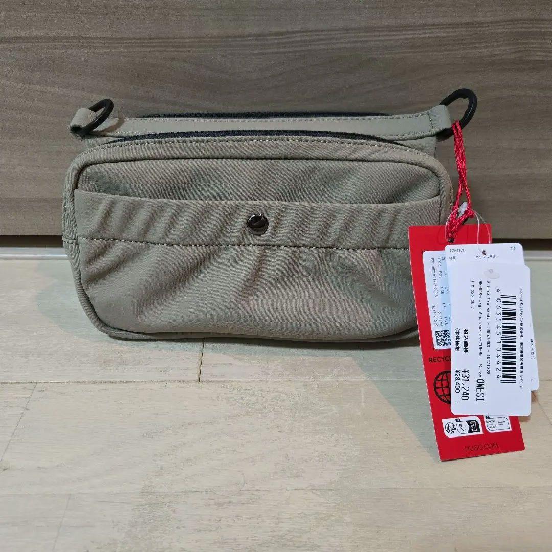 HUGO新品未使用 ベージュ フラップ付きバッグ