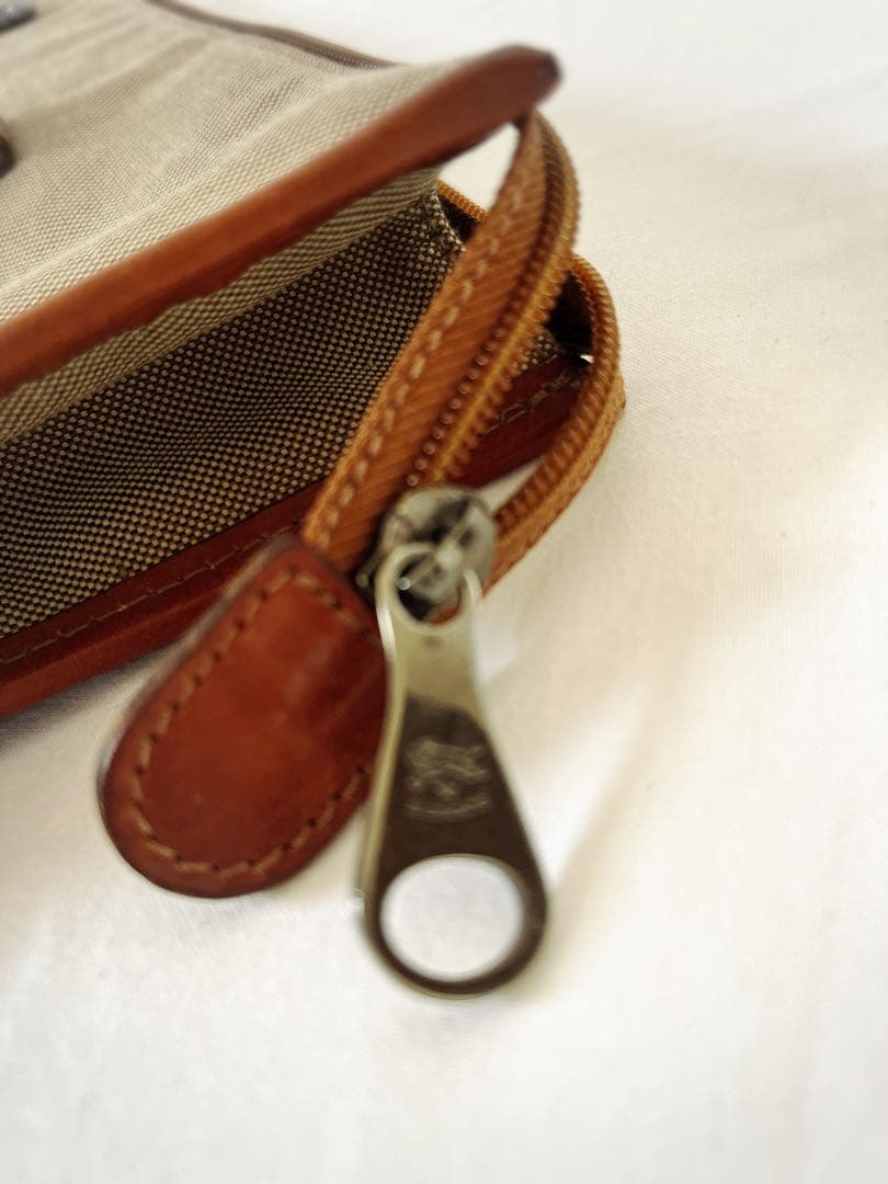 美品　イルビゾンテ　ビッグロゴ　ビジネス　ブリーフ　バッグ　カーキ