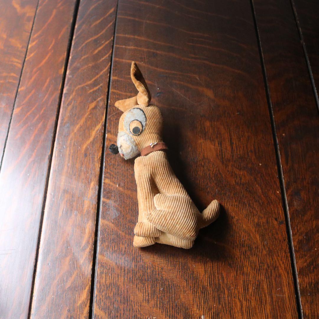 たち耳イヌのぬいぐるみ　おがくず人形 ブロカントヴィンテージアンティーク蚤の市