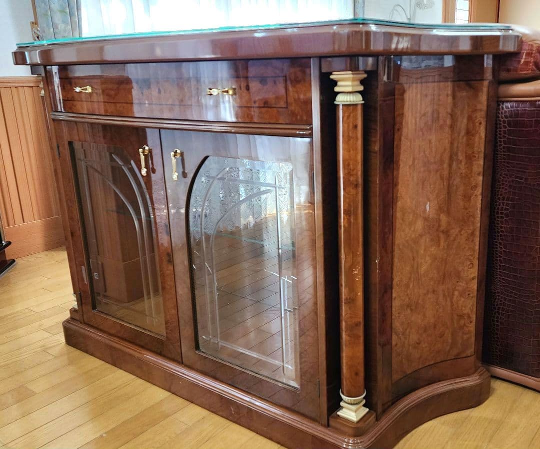 クラシック木製キャビネット ガラス扉付き