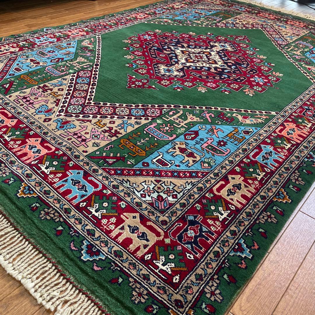 手織りペルシャ絨毯　新品　ウール&シルク　コルドグーチャン産　204×136cm