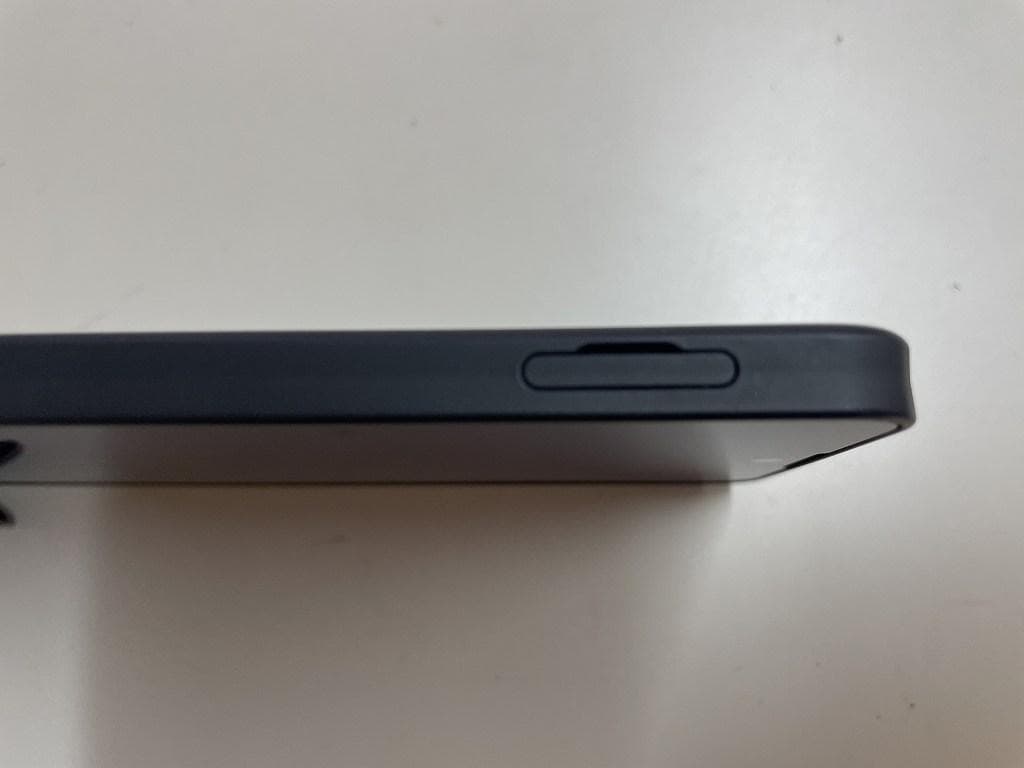 【美品】AQUOS　SH-M20　本体　SIMフリー　64GB　ブラック