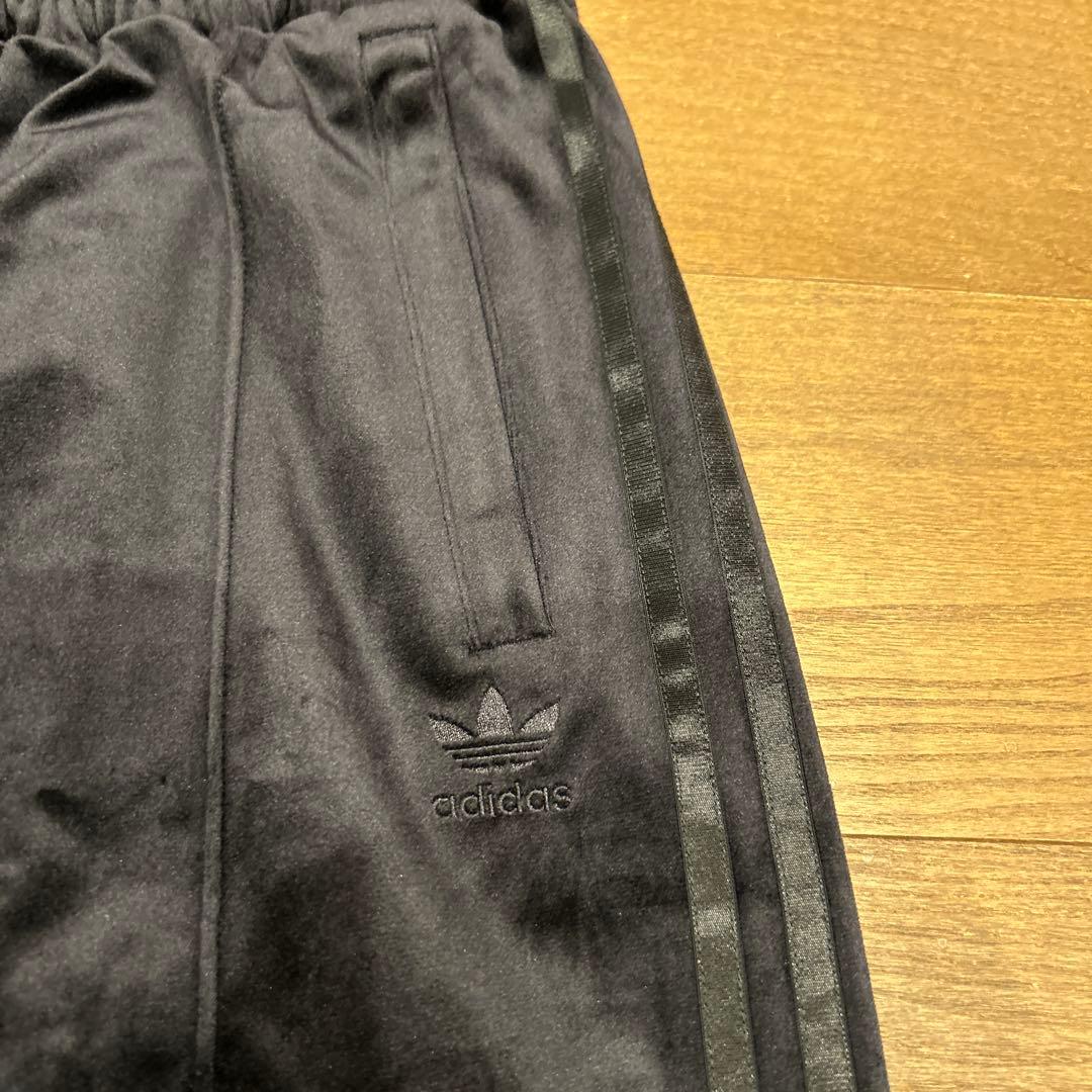 新品 アディダス adidas レディース・ベロアトラックパンツ L 黒