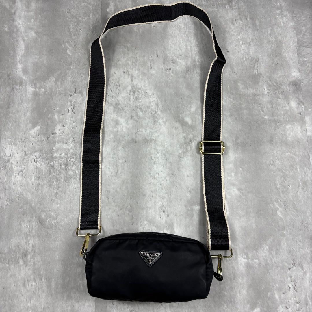 PRADA ポーチ ショルダーバッグ 三角プレート 斜め掛け 黒