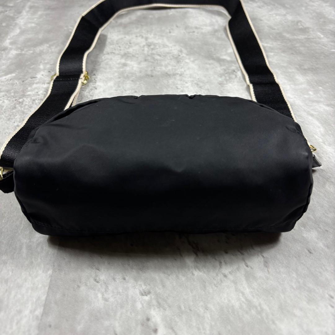 PRADA ポーチ ショルダーバッグ 三角プレート 斜め掛け 黒