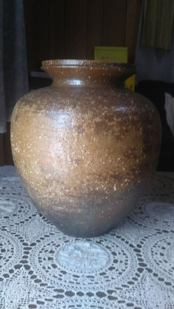 信楽焼壺です。