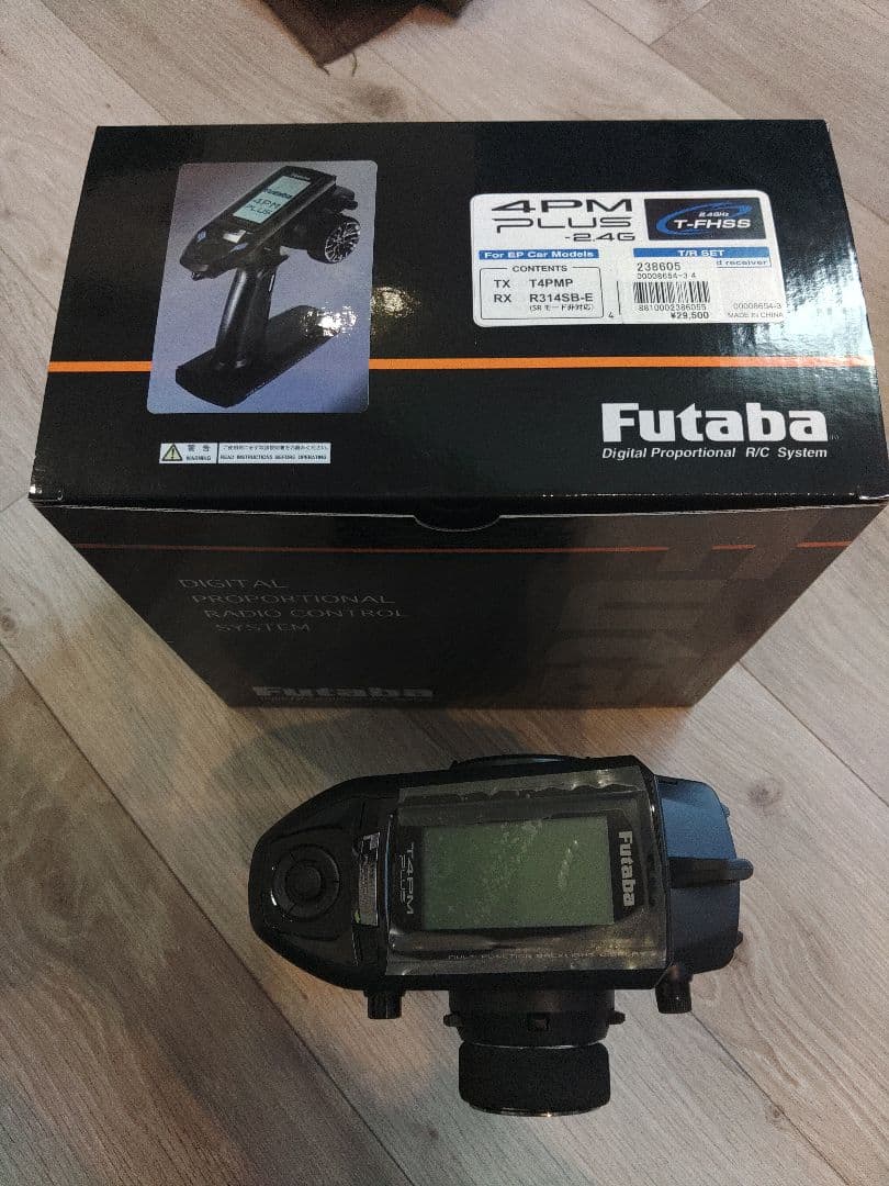 GENOVA 1/10スケール電動RCカー