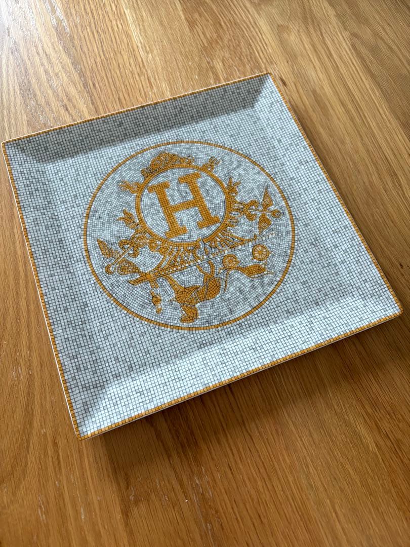 HERMES グレー・オレンジ ロゴ皿