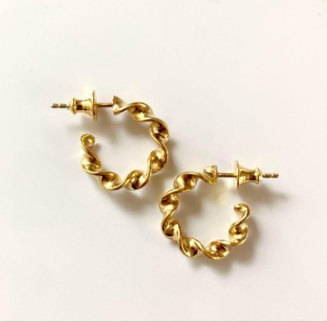 両耳　ゴールド　18金　ピアス