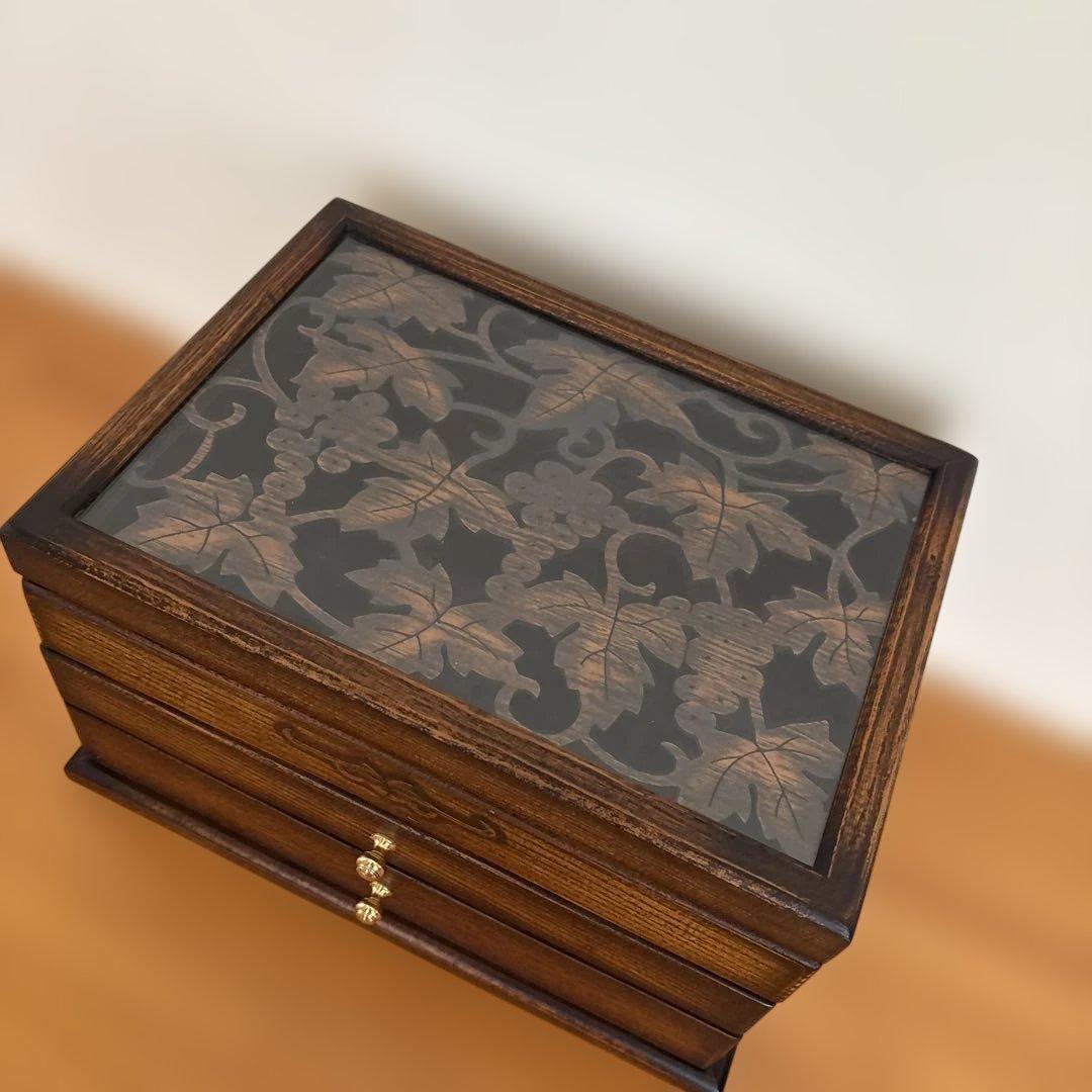 美品　アンティーク　葡萄葉柄 透かし彫りアクセサリーケース　ジュエリーボックス